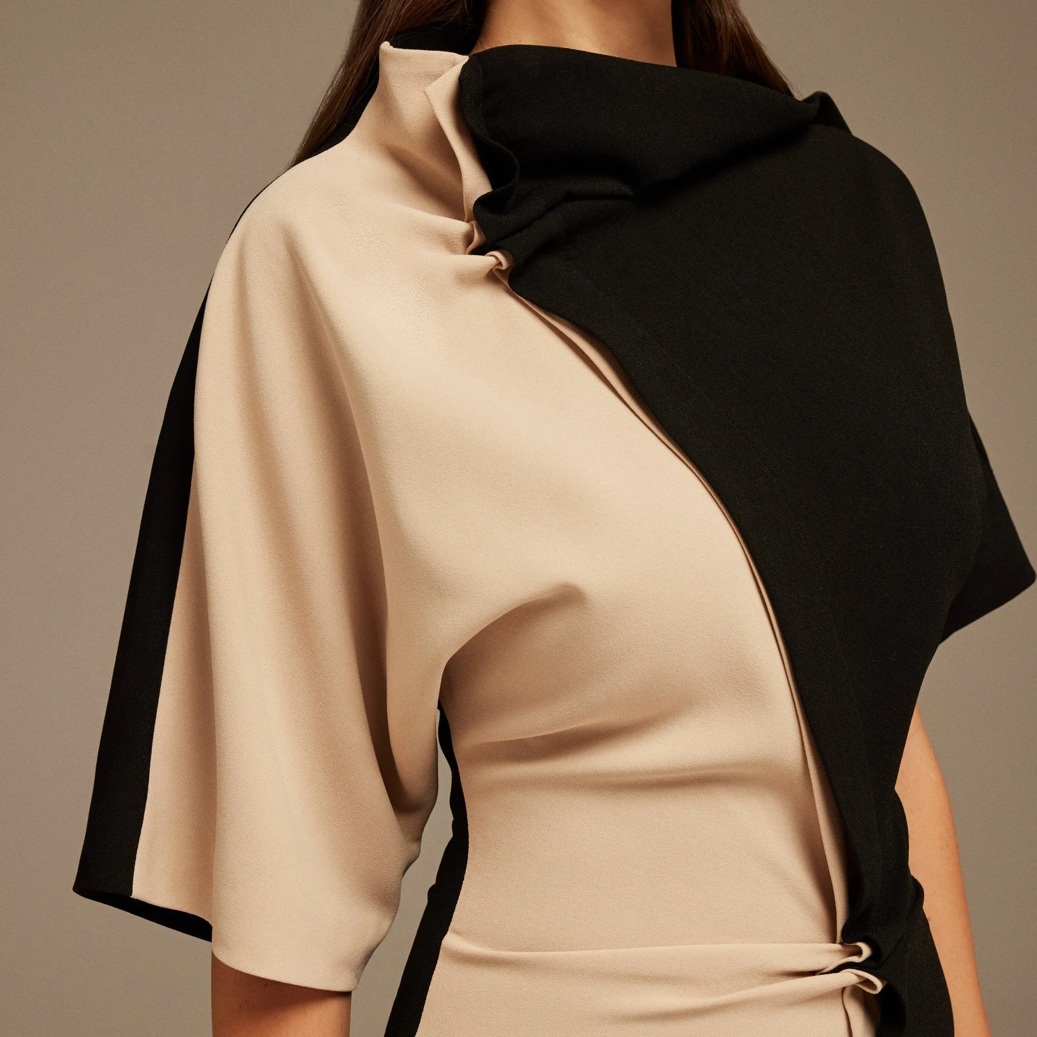 Black & Beige Short Sleeve Midi Crepe Dress - Image 3