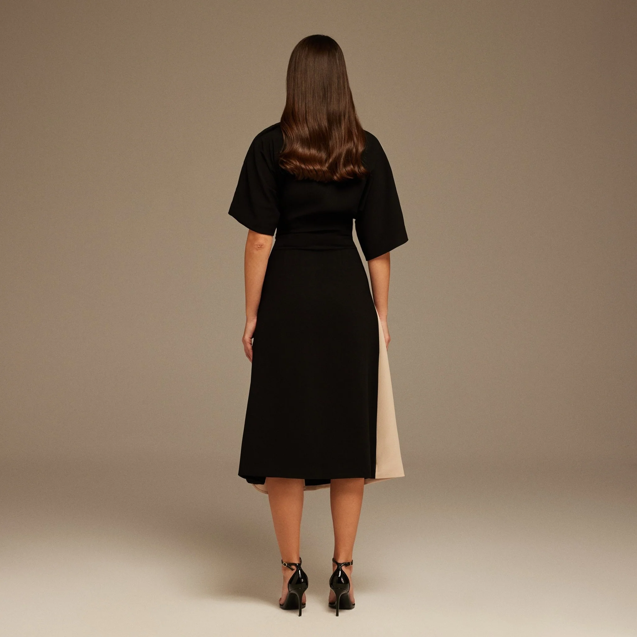 Black & Beige Short Sleeve Midi Crepe Dress - Image 4